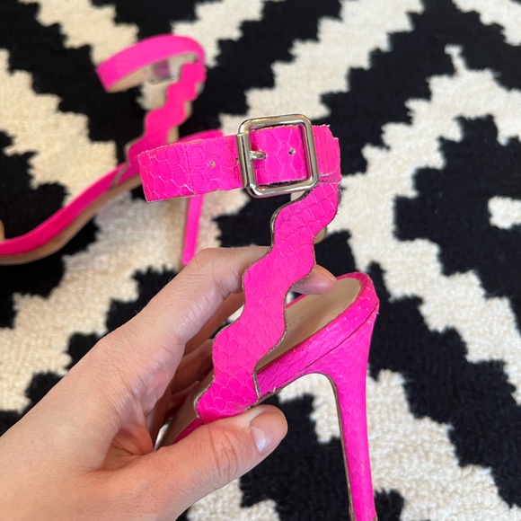 Loeffler Randall Reina Scalloped Heels - Picture 7 of 10